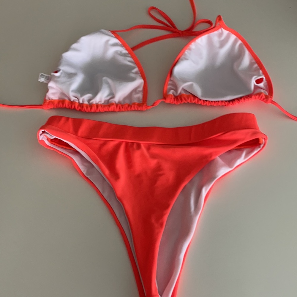 Bikini - Picture 2 of 5